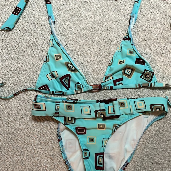 Lot of 3 Bikinis - Picture 3 of 7